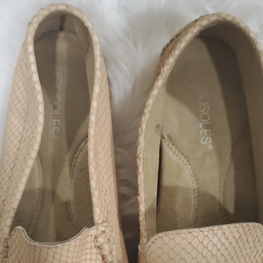 AEROSOLES Beige Textured Moccasins for Women - Picture 3 of 10